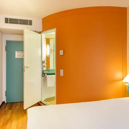 Отель Ibis 2*