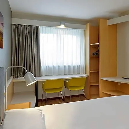 Ibis Hotel 2*